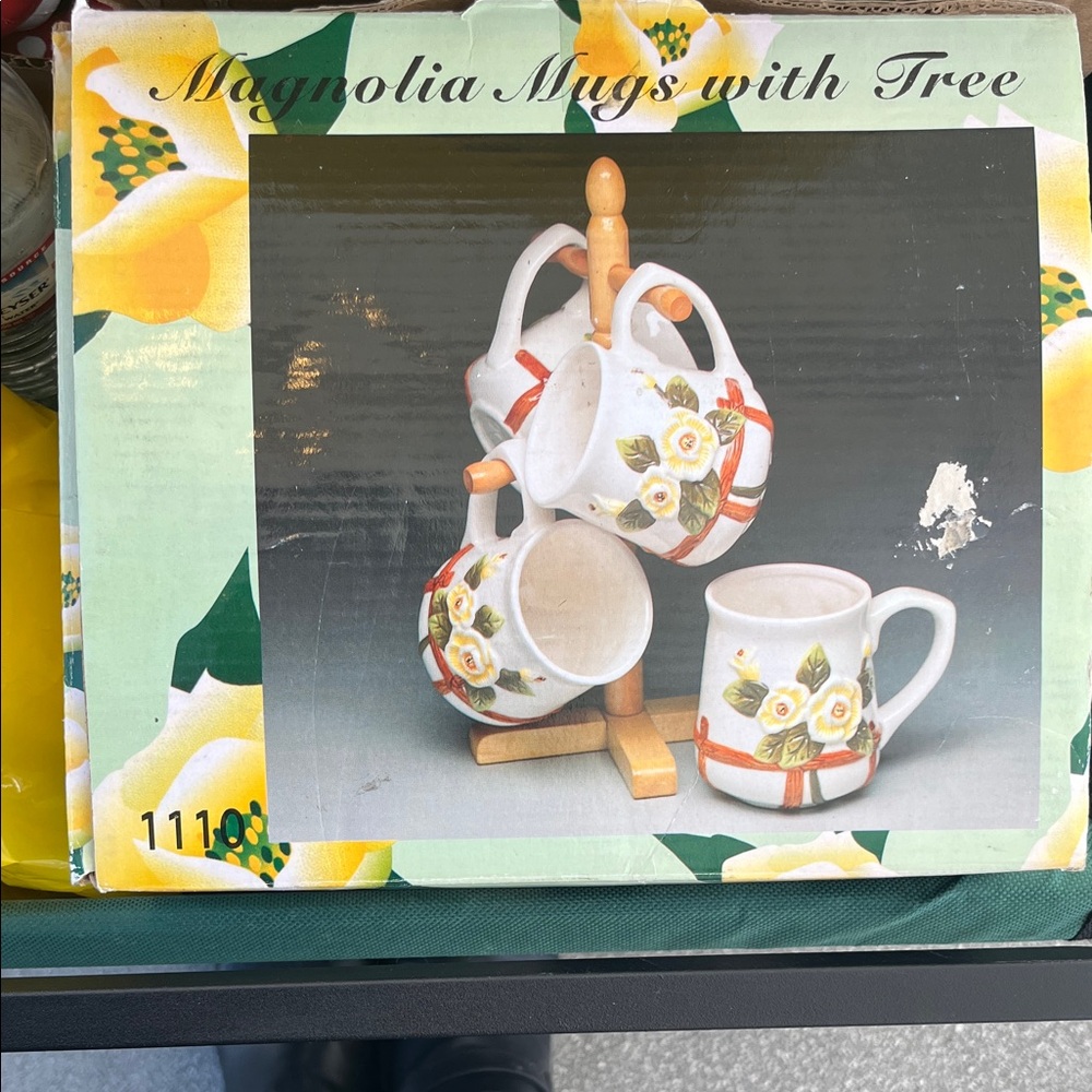 Magnolia Mugs with Tree Stand - White and Yellow Floral Design